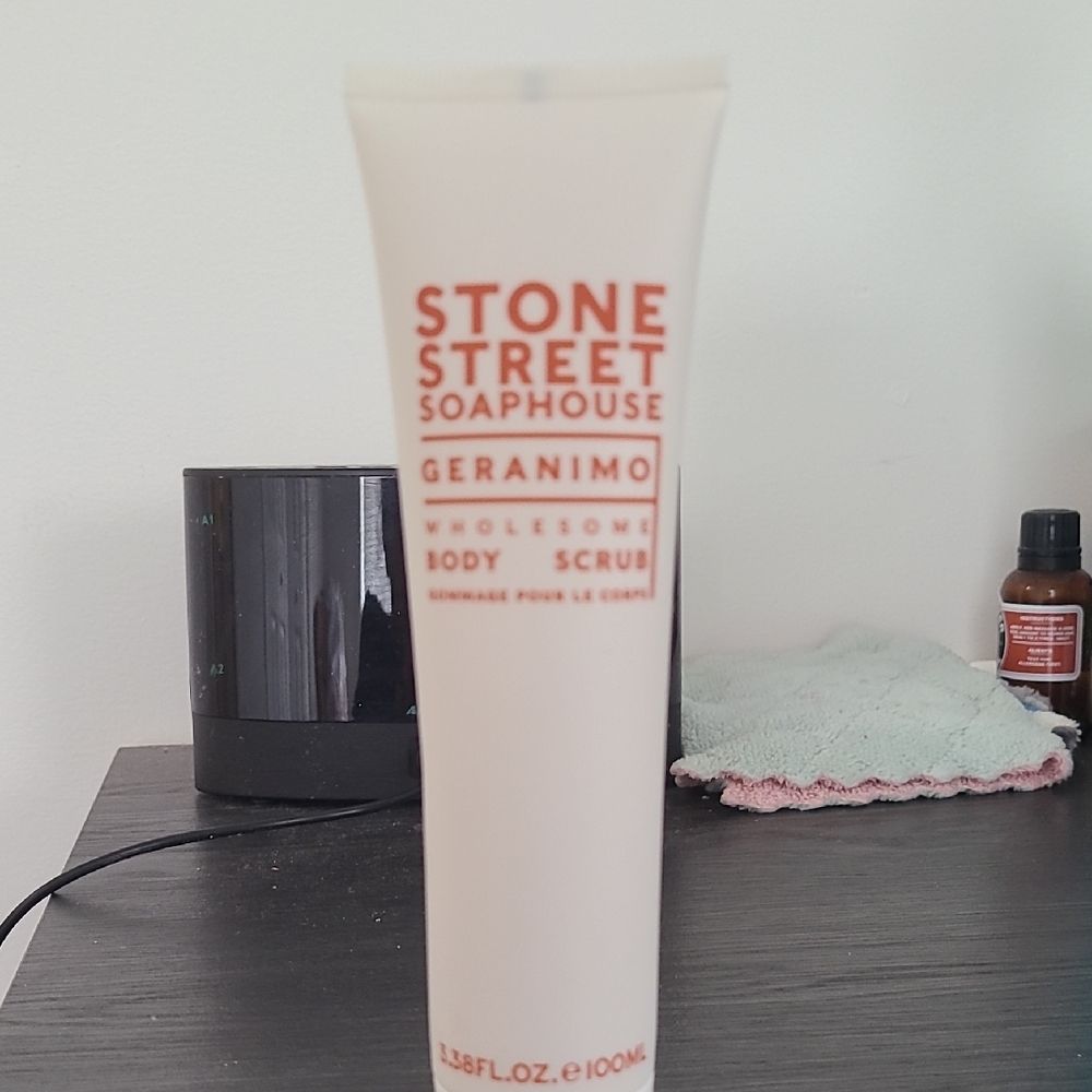 Geranimo Body Scrub - Cream